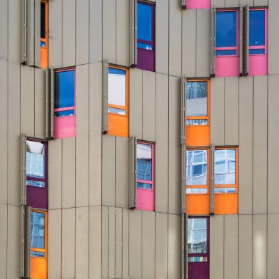 Fotografía de Arquitectura. Persianas de colores.