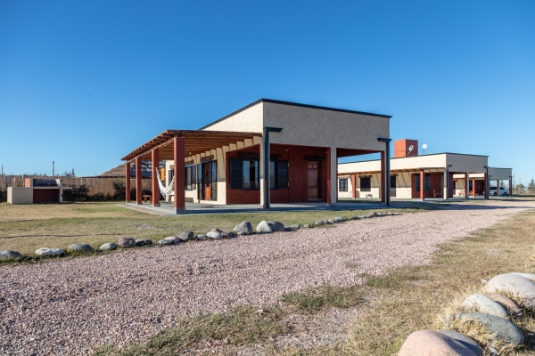 Fotografía de Arquitectura - Exterior de cabaña del Complejo Turístico Morita Mia, San Rafael, Mendoza, Argentina.