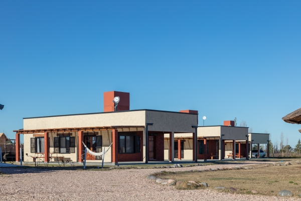 Fotografía de Arquitectura - Exterior de cabaña del Complejo Turístico Morita Mia, San Rafael, Mendoza, Argentina.