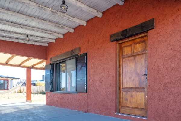 Fotografía de Arquitectura - Exterior de cabaña del Complejo Turístico Morita Mia, San Rafael, Mendoza, Argentina.